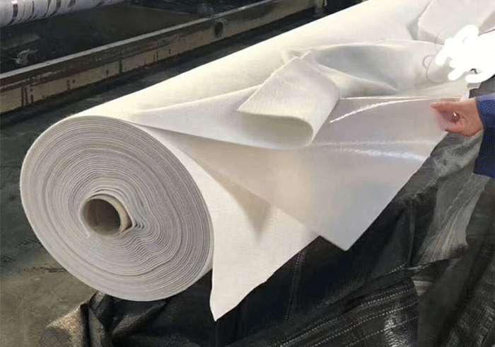 Construction technology of composite geomembrane anti-seepage body