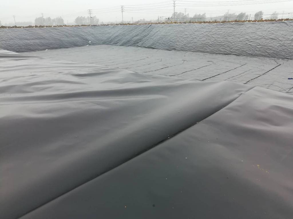 Impermeable geomembrane has excellent rigidity and stretchability