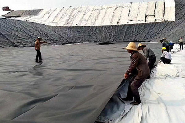 Using composite geomembrane, the film and cloth are combined by hot melt technology